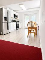 Private Basement Suite Full Kitchen - Chambres d'hôtes Burtonsville