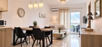 Esperides Pearl Luxury Seafront Apartment by DM Hospitality - B&B Loutraki