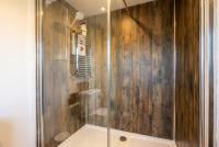 Quiet Guest Wing in Kingstone, Private Entrance & Parking - Ferienwohnung Kingstone