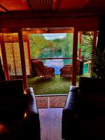 Woodland Escapes Glamping - Lake View - Bed and Breakfast Sollom
