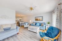 Santa Rosa retreat steps from private beach with pool & balcony - B&B Santa Rosa Beach