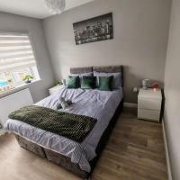 Modern 2 bedrooms entire house, sleeps 5 guests, Free parking, Wi-fi - Bed and Breakfast Kingston upon Hull