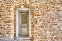 The Prinos Retreat Residence, Traditional Stone House with Rooftop Terrace, Chios - B&B Ágios Geórgios Sykoúsis