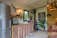 Cabin Margot with wood-fired hot tub in the garden - B&B Kaprijke