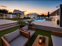 Villa Lucy - Apartments with heated saltwater pool and free private parking - B&B Zara