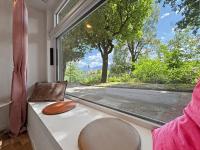 Studio mit Gartenblick