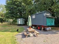 The Delkin Shepherds Huts Castle Combe - B&B Castle Combe