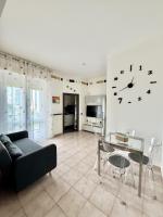 Polo 10 Milan M1 Bisceglie & Tram 14 to Duomo - Bed and Breakfast Corsico