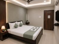Hotel Rise Grand Kukatpally Near Hitex Exhibition Center & Nexus Mall, Yashoda Hospital - B&B Hyderabad