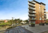 Canal Side Apt Sleeps 4 Ground Floor Terrace - Bed and Breakfast Colchester