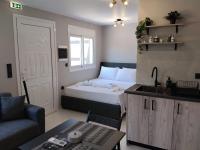 Sky Stop Studios Νο1 Artemida Near Airport - B&B Artémida