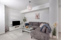 Apt Rosa Walk To Beach with Balcony - Happy Rentals - Chambres d'hôtes Medulin