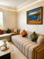 Modern Apt, Private Parking, Fast WiFi & Elevator - Chambres d'hôtes Agadir