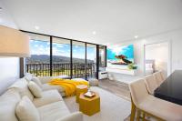 37th-floor retreat with lanai, pool, & scenic views - B&B Honolulu