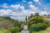 Lakeside Lookout - Acacia Bay Holiday Home - B&B Taupo
