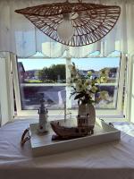 Cozy Seaside Cabin in the Heart of Bud - B&B Bud
