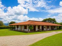 Villa campestre en el Quindío con piscina, bbq, zonas verdes cerca al Parque del Café - B&B Montenegro