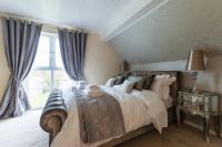 B&B South Cerney - Luxury 3 Bed Home by the Lake - Bed and Breakfast South Cerney