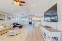 Serene home with grill patio deck & kitchen - snowbird friendly - Chambres d'hôtes Mexico Beach