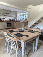2BR Cottage for up to 2 adults, 2 children & dogs - Bed and Breakfast Clyffe Pypard