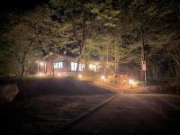 BBQ屋根付き大型ウッドデッキ川のせせらぎを聴きながら贅沢時間ペット同伴OK森と音に癒されるコテージ Rill - B&B Nasu