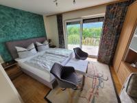 Doppelzimmer mit großer Terrasse
