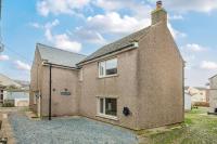 Spacious Coastal 3 Bedroom Home in Allonby, Sleeps 6, Parking, EV Plug - B&B Allonby