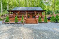 Luxury in the Smokey Mountains with Hot Tub Pet Friendly Cabin A - Bed and Breakfast Elizabethton