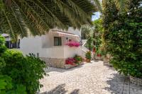 Modern apartment Sabina with nice garden - B&B Poreč