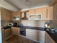 Lake View House in Pogradec with Stunning Views - B&B Pogradec