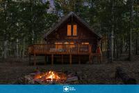 Log Cabin w Loft, Hot Tub, Deck, Fire Pit, & WiFi - B&B Great Cacapon