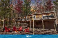 Cozy Cabin w Lake, Hot Tub, Huge Deck & Fire Pit - B&B Lost City