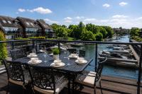 Waterfront Coastal Retreat-A Short Stroll To Town - B&B Christchurch