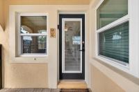 Enjoy Sunny Days by the Pool and Beautiful Sunset Beach Walks at Coconut Villa's Suite 10! - Chambres d'hôtes St. Pete Beach