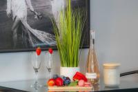 Welcome To Our Modern 2Bdrm,1Bth w, Laundry,BBQ - B&B Welland