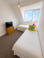 Twin Room with Shared Bathroom