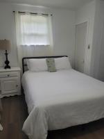 Cozy Apartment Near Dumont & Avenir Centre - Ferienwohnung Moncton