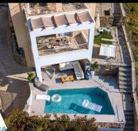 SUNRISE LUXURY POOL VILLA - B&B Palaió Tsiflíki