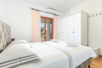 Appartamento con 2 Camere da Letto, Terrazza e Vista Mare