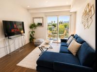 Hollywood Modern Apt 2BR 2bath Free Parking! - Bed and Breakfast Los Angeles