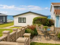 Relaxing Seafront Chalet with Patio near Westward Ho! Beach - B&B Westward Ho!