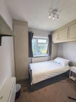 Standard Single Room with Shared Bathroom - B&B Londres