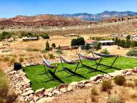 Luxury Tiny House on 1 acre near Zion & St George - B&B Leeds