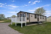 Lovely Caravan With Decking At Cherry Tree Park Norfolk Ref 70724C - Bed and Breakfast Great Yarmouth