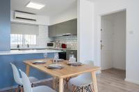 2BR Modern Apt. w/pool & parking 500m From Beach - B&B Limisso