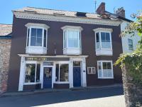 Bear House B&B, Ensuite room above the Brachio Cafe, Colyton - B&B Colyton