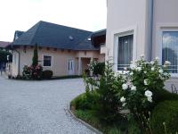 Castelinho Apartmanház - Bed and Breakfast Gyenesdiás