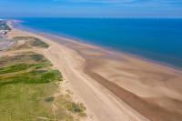 Lovely Caravan With Decking At Coral Beach Park In Lincolnshire Ref 77001Cb - Bed and Breakfast Ingoldmells