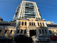 RentNow Crown Plaza Apartment with Main Garden View - Ferienwohnung Chişinău
