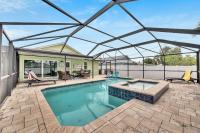 Heated Pool & Hot Tub, Walk to Beach, Free Bikes - B&B Naples